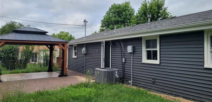8105 N SUMMIT Street, Kansas City, MO 64118