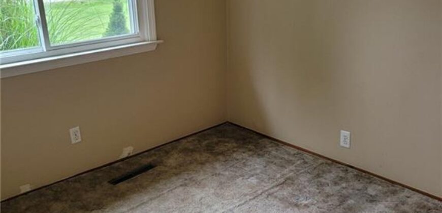 8105 N SUMMIT Street, Kansas City, MO 64118