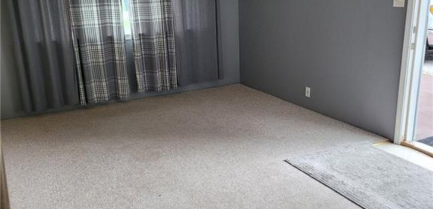 8105 N SUMMIT Street, Kansas City, MO 64118