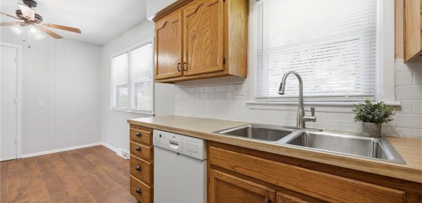 6807 N Brookside Road, Pleasant Valley, MO 64068
