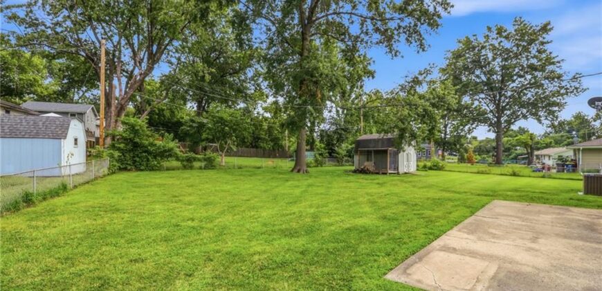 6807 N Brookside Road, Pleasant Valley, MO 64068
