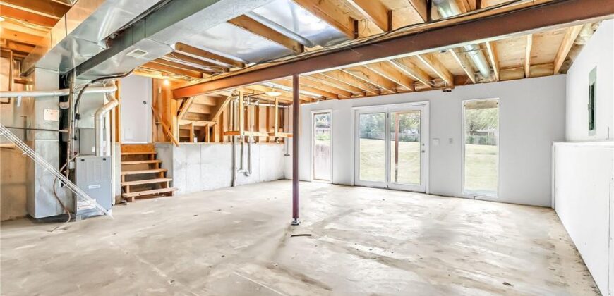 805 Black Oak Drive, Liberty, MO 64068