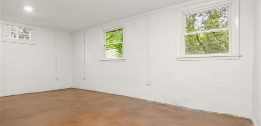 1002 S Main Street, Liberty, MO 64068