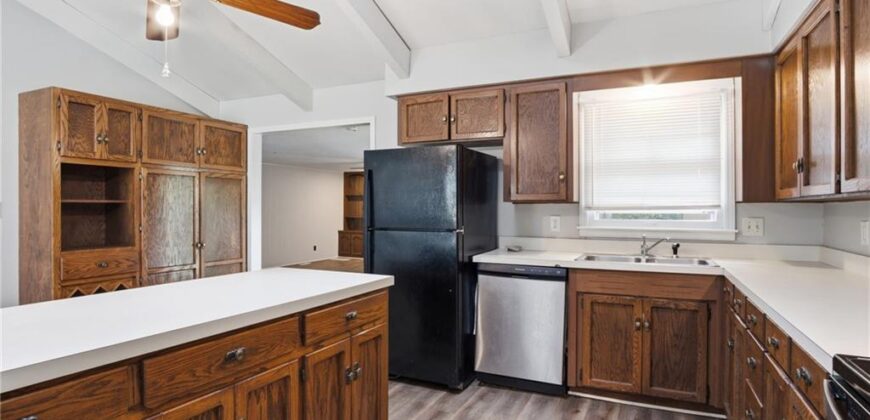 423 Monterey Avenue, Liberty, MO 64068
