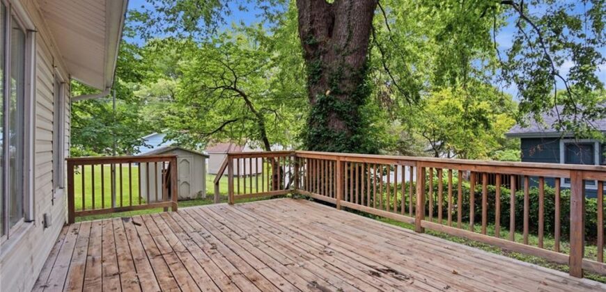 423 Monterey Avenue, Liberty, MO 64068