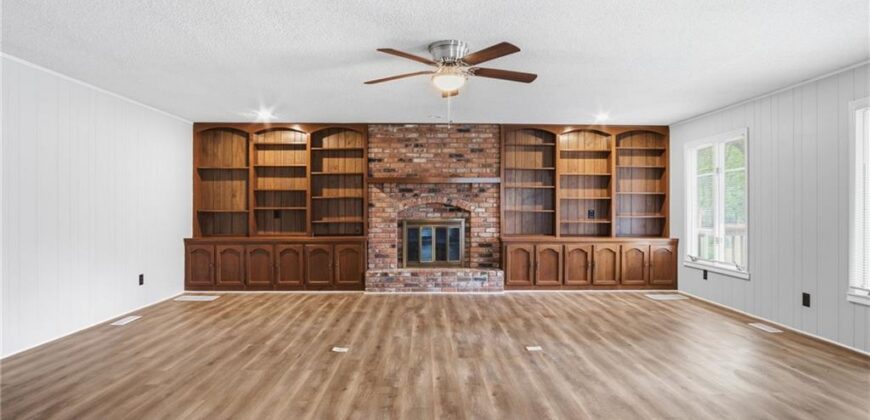 423 Monterey Avenue, Liberty, MO 64068
