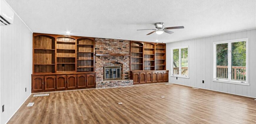 423 Monterey Avenue, Liberty, MO 64068