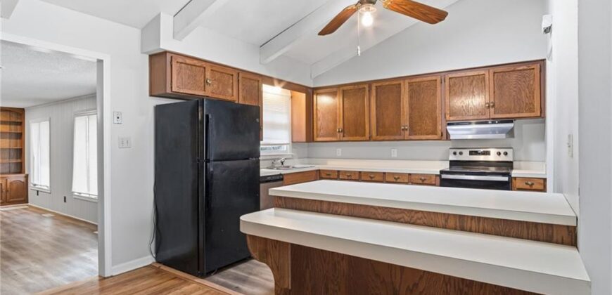 423 Monterey Avenue, Liberty, MO 64068