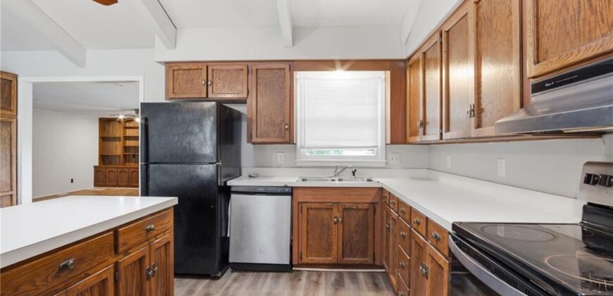 423 Monterey Avenue, Liberty, MO 64068