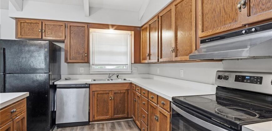 423 Monterey Avenue, Liberty, MO 64068