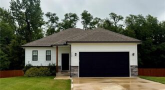 3704 NW 95th Street, Kansas City, MO 64154