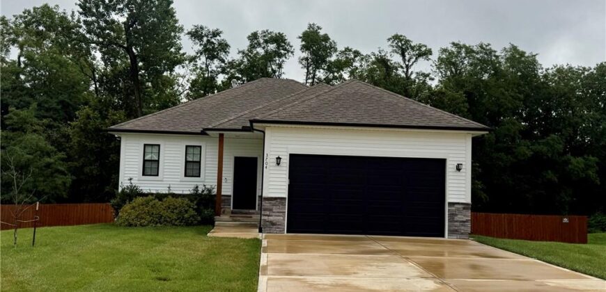 3704 NW 95th Street, Kansas City, MO 64154