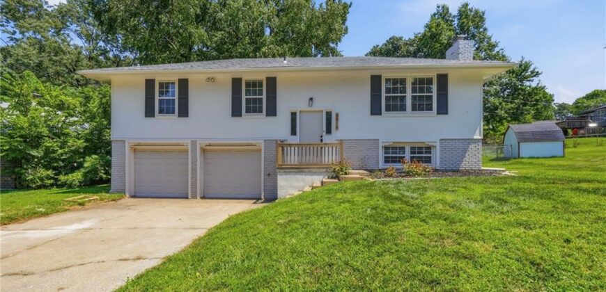8815 N Grand Avenue, Kansas City, MO 64155