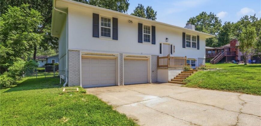 8815 N Grand Avenue, Kansas City, MO 64155