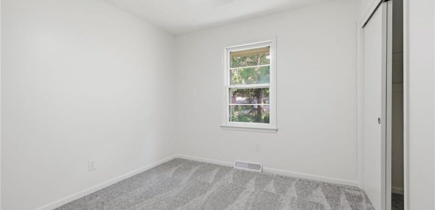 8815 N Grand Avenue, Kansas City, MO 64155
