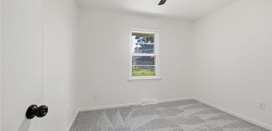 8815 N Grand Avenue, Kansas City, MO 64155