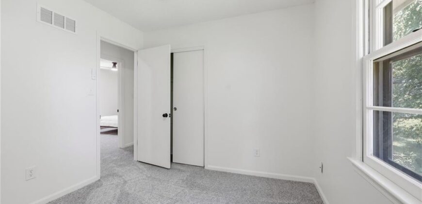 8815 N Grand Avenue, Kansas City, MO 64155