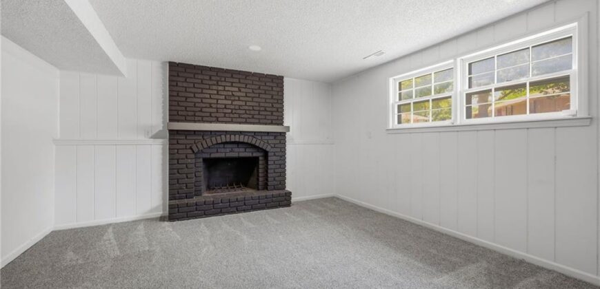 8815 N Grand Avenue, Kansas City, MO 64155