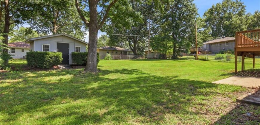 8815 N Grand Avenue, Kansas City, MO 64155