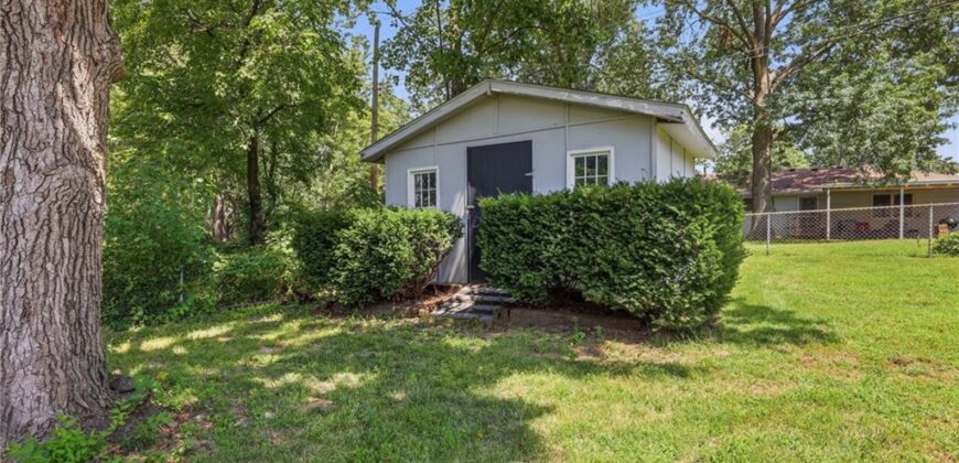 8815 N Grand Avenue, Kansas City, MO 64155