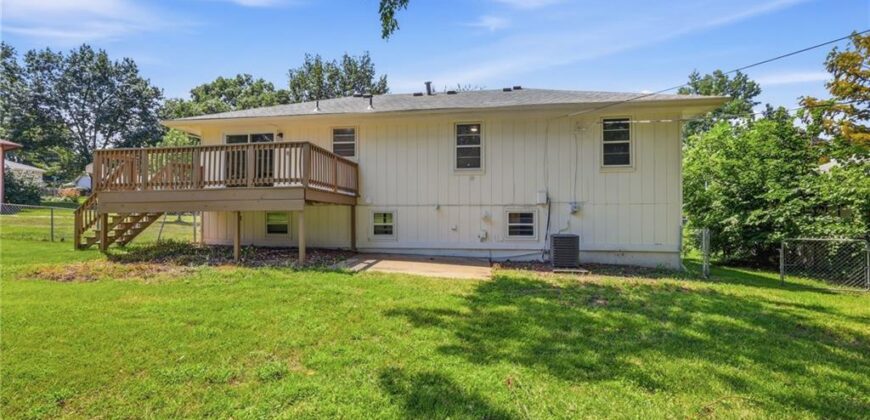 8815 N Grand Avenue, Kansas City, MO 64155