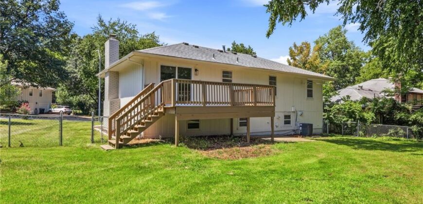 8815 N Grand Avenue, Kansas City, MO 64155