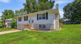 8815 N Grand Avenue, Kansas City, MO 64155
