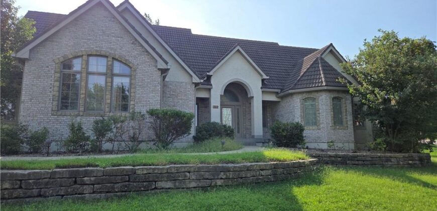 6095 Westwood Court, Parkville, MO 64152