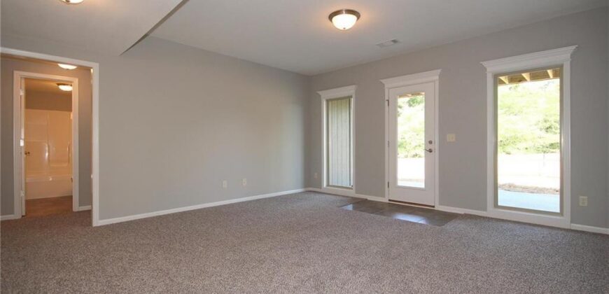 3323 NW 93rd Street, Kansas City, MO 64154