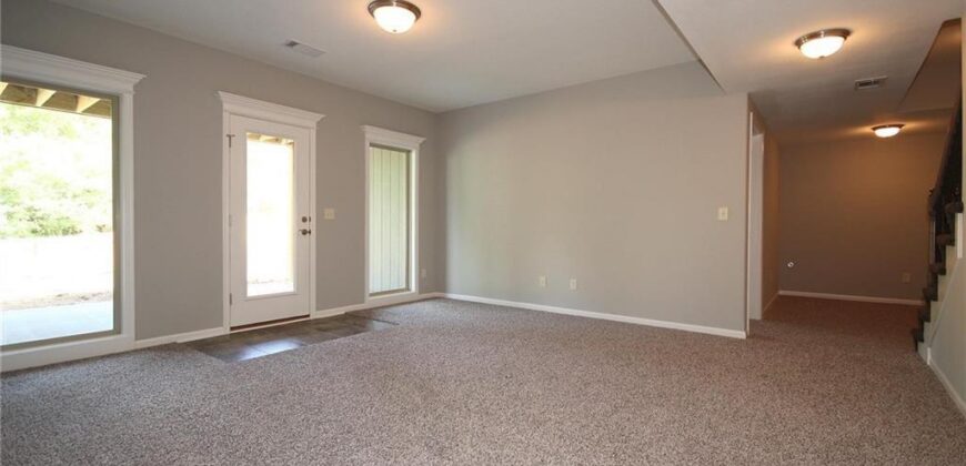 3323 NW 93rd Street, Kansas City, MO 64154