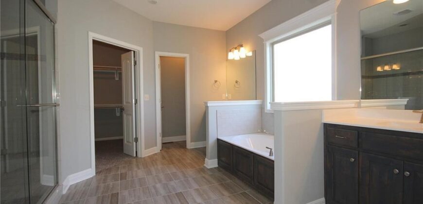 3323 NW 93rd Street, Kansas City, MO 64154