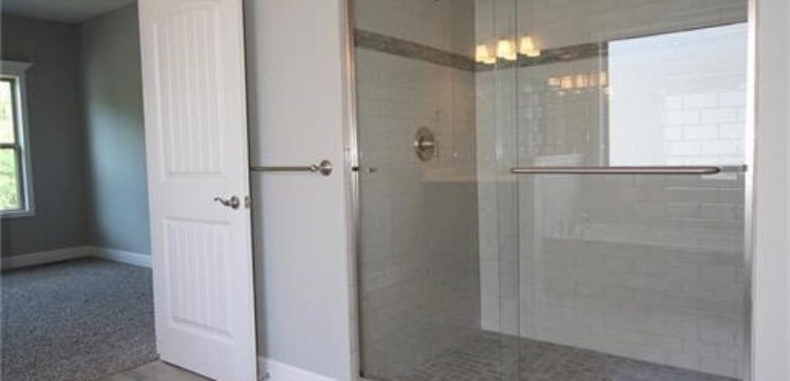 3323 NW 93rd Street, Kansas City, MO 64154