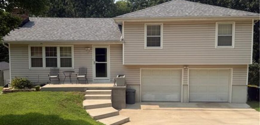 8024 NW Cadwallader Street, Kansas City, MO 64152
