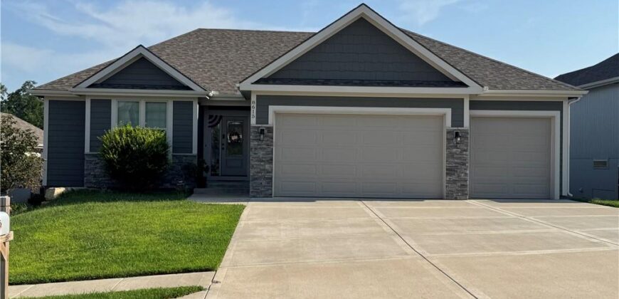 8615 NW 74th Terrace, Kansas City, MO 64152