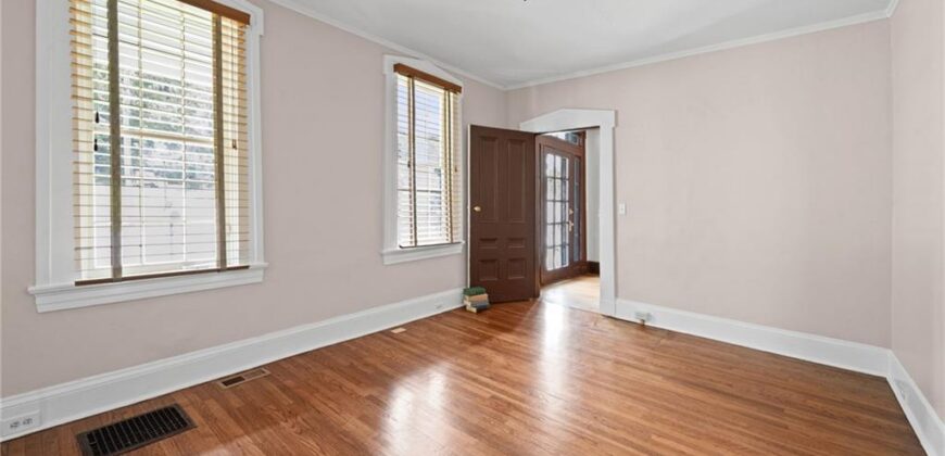 633 Main Street, Weston, MO 64098