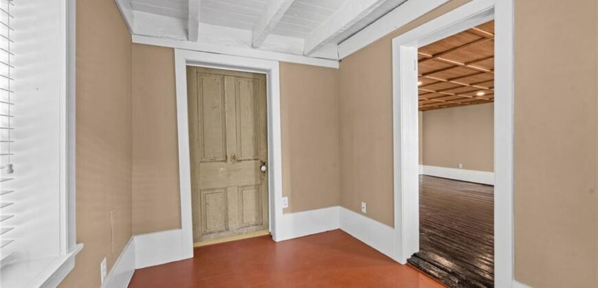 633 Main Street, Weston, MO 64098