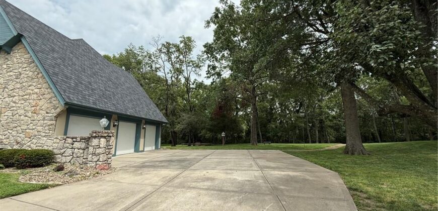 6807 Cedar Bend N/A, Kansas City, MO 64152