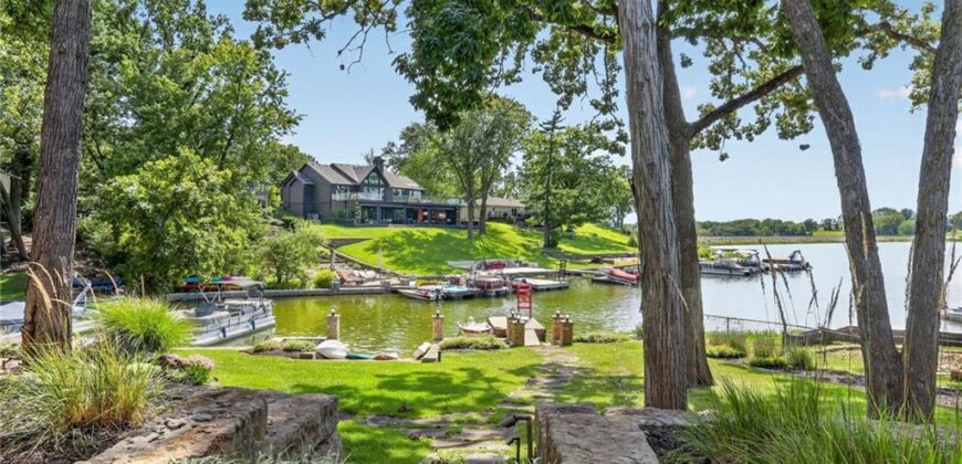 7400 NW Whipple Lane, Weatherby Lake, MO 64152
