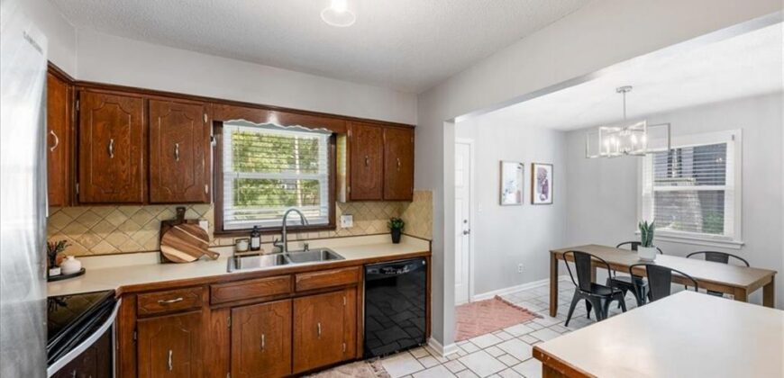 6739 NW Hilldale Drive, Kansas City, MO 64151