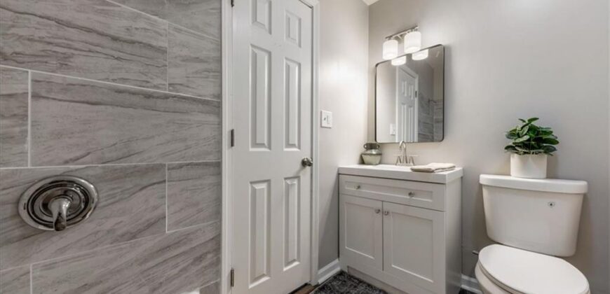 6739 NW Hilldale Drive, Kansas City, MO 64151