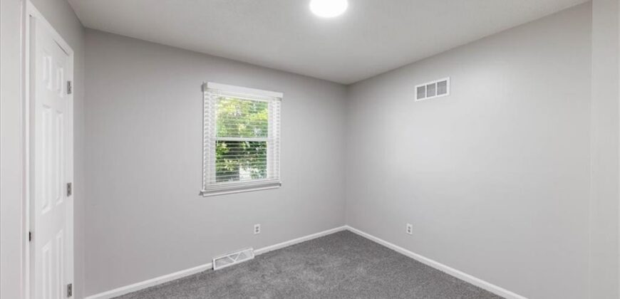 6739 NW Hilldale Drive, Kansas City, MO 64151