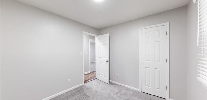 6739 NW Hilldale Drive, Kansas City, MO 64151