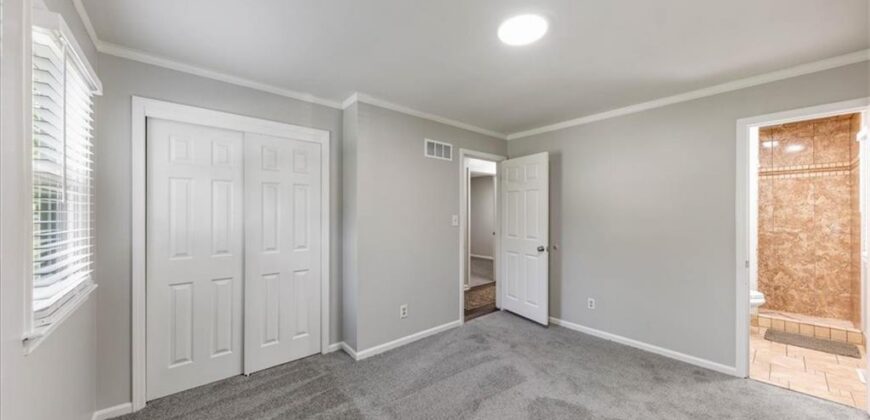 6739 NW Hilldale Drive, Kansas City, MO 64151