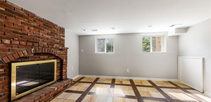 6739 NW Hilldale Drive, Kansas City, MO 64151