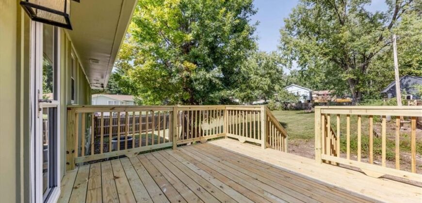 6739 NW Hilldale Drive, Kansas City, MO 64151