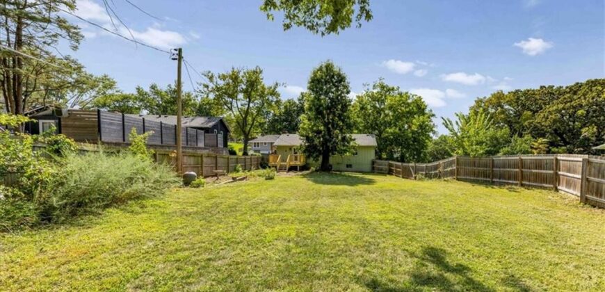 6739 NW Hilldale Drive, Kansas City, MO 64151