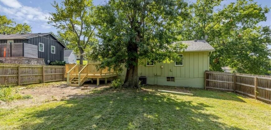 6739 NW Hilldale Drive, Kansas City, MO 64151