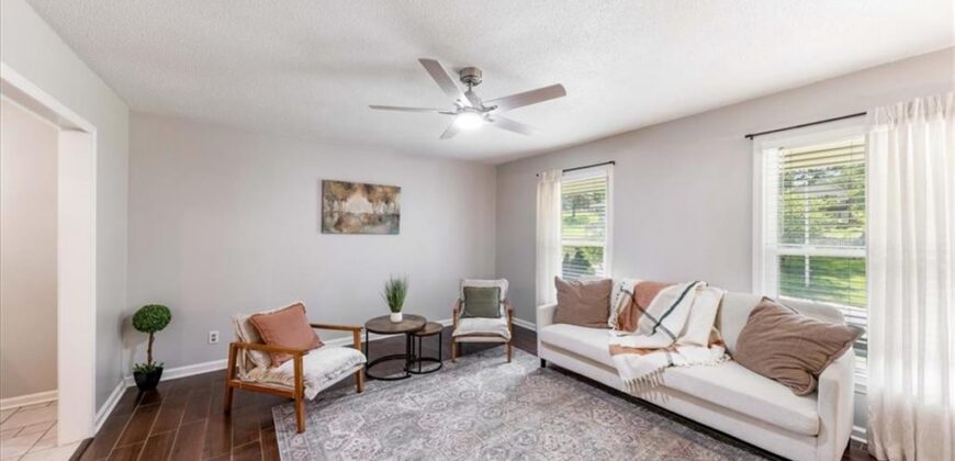 6739 NW Hilldale Drive, Kansas City, MO 64151