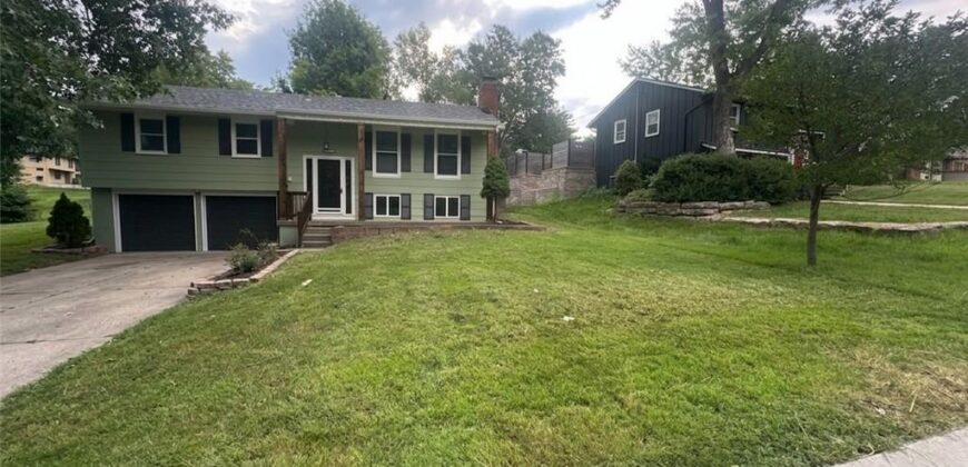 6739 NW Hilldale Drive, Kansas City, MO 64151