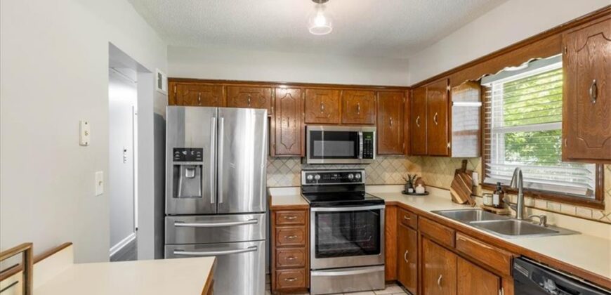 6739 NW Hilldale Drive, Kansas City, MO 64151
